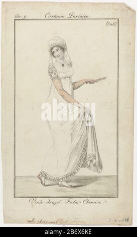 Femme marchant à droite, avec pour tête un voile drapé. Elle porte une fichu- chemise. Robe à manches courtes, taillée avec ruban. Bas blancs. Autres accessoires: () broche, gants longs, ventilateur, chaussures plates avec noeuds. Avec la main droite, elle tient sa robe sur. La photo fait partie du magazine de mode Journal des Dames et des modes, publié par Pierre de la Mésangère, Paris, 1797-1839. Fabricant : printmaker: Éditeur anonyme: Pierre de la MésangèrePlaats fabrication: Paris Date: 1801 Caractéristiques physiques: Engrala, matière de couleur manuelle: Technique du papier: Engraa (processus d'impression) / main-co Banque D'Images