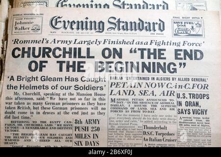 Churchill sur la "fin Du Début" Soirée Standard deuxième Guerre mondiale journaux de la seconde Guerre mondiale titres première page à Londres Angleterre Royaume-Uni 10 novembre 1942 Banque D'Images