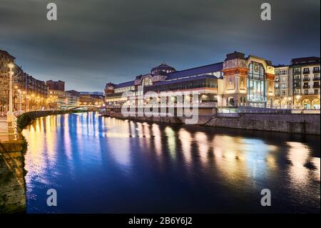 Vue sur le marché de la Rivera au coucher du soleil, Bilbao, Gascogne, Pays basque, Euskadi, Euskal Herria, Espagne, Europe Banque D'Images