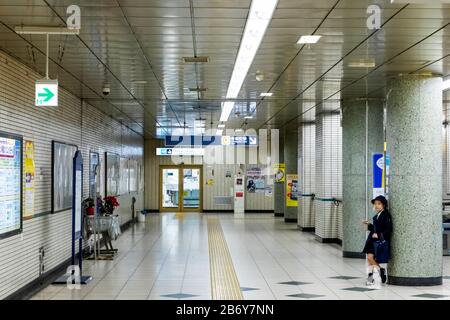 Japon, Honshu, Tokyo, Ligne De Métro Yurakacho, Plateforme De La Gare De Tatsumi Banque D'Images