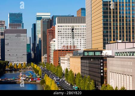 Japon, Honshu, Tokyo, Yurakucho, Marunouchi, Palais Impérial Moat Et Marunouchi Skyline Banque D'Images