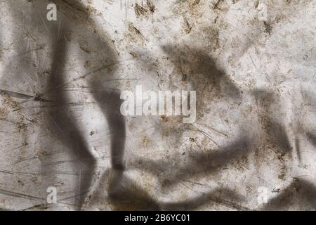 Texture de la tôle d'aluminium froissée. Ancien arrière-plan abstrait Banque D'Images