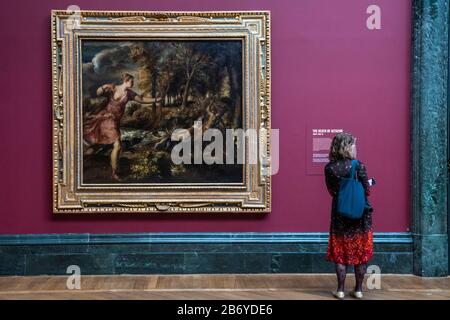 Londres, Royaume-Uni. 12 mars 2020. La mort d'Actaeon - Titien: Amour, Désir, mort - une nouvelle exposition à la galerie nationale de teh qui réunit les six peintures de la série commandée par le prince Philippe d'Espagne, le futur roi Philippe II, en 1551. Ils sont rassemblés de Boston, Madrid et Londres pour la première fois depuis plus de quatre siècles. Il se déroule du 16 mars au 14 juin 2020. Crédit: Guy Bell/Alay Live News Banque D'Images