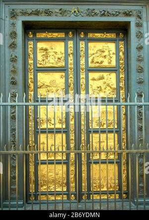 FLORENCE ITALIE DÉTAIL DE BAPTISTÈRE PORTE EST LES PORTES D'OR DU PARADIS PAR GHIBERTI Banque D'Images