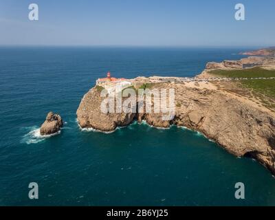 Vue aérienne du phare Cabo de Sao Vicente, Sagres Portugal. Algarve. Banque D'Images