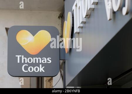 Bordeaux , Aquitaine / France - 09 24 2019 : Agence de voyage Thomas Cook Sign shop logo Store Banque D'Images