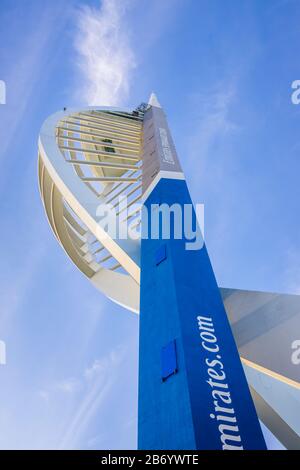 Emirates Spinnaker Tower, une tour d'observation historique sur la côte au centre commercial Gunwharf Quays, Port de Portsmouth, Hampshire, sud de l'Angleterre Banque D'Images