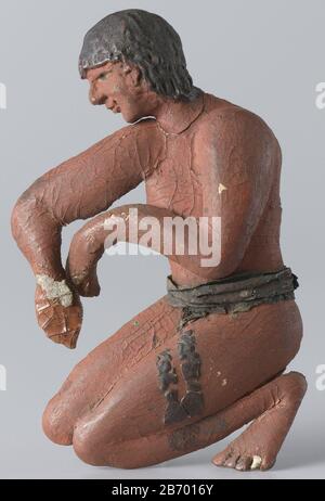 Une figure lâche sur un diorama de Gerrit Schouten, représentant un pétrir ou une trubak Caraïb. Il porte un membre en tissu. L'attitude de ses bras et de ses mains souligne que c'était à l'origine dans un pot remuant. Ce pot ontbreekt. Fabricant : fabricant: Gerrit Schouten Lieu de fabrication: Suriname Dating: CA. 1810 - avant ou à l'intérieur 1839 matériau: Colle papier peinture technique: Modélisation / dimensions du peintre: H 5.8 cm. B × 3,7 cm. L'explication peut venir d'un diorama avec un Caraibenkamp. Objet: Peuples autochtones d'Amérique du Sud Quand: 1800 - 1839 Banque D'Images