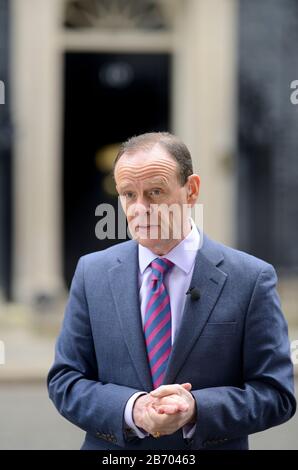 Norman Smith (BBC Assistant Political Editor) à Downing Street, Londres, Royaume-Uni, 11 mars 2020 Banque D'Images