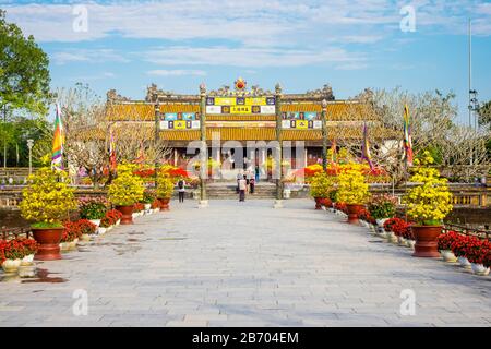 Thai Hoa Palace (Salle De L'Harmonie Suprême) Au-Delà Du Pont De L'Eau D'Or, La Ville Impériale, Hue, La Province De Thua Thien-Hue, Vietnam Banque D'Images