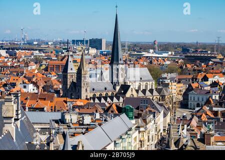 Belgique, Flandre, Gand (Gent). Vue sur la vieille ville de Gand depuis Het Belfort van Gent, beffroi du XIVe siècle. Banque D'Images