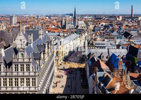 Belgique, Flandre, Gand (Gent). Vue sur la vieille ville de Gand depuis Het Belfort van Gent, beffroi du XIVe siècle. Banque D'Images