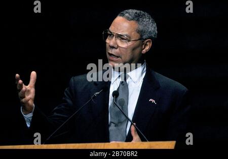 San Antonio, Texas États-Unis: Colin Powell faisant la promotion du bénévolat au rassemblement du « Texas Challenge ». ©Bob Daemmrich Banque D'Images