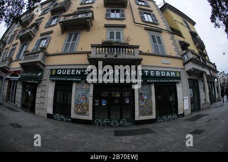 Milan, Italie. 12 mars 2020. Vue générale du Corso Buenos Aires à Milan, 12 mars 2020. L'Italie a fermé tous les magasins à l'exception des pharmacies et des magasins d'alimentation dans une tentative désespérée d'arrêter la propagation d'un coronavirus. Crédit: Mairo Cinquetti/Alay Live News Banque D'Images