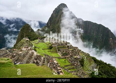 Machu Picchu dans la brume du matin Pérou Banque D'Images