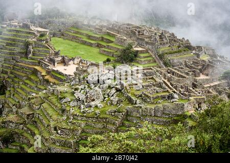 Machu Picchu dans la brume du matin Pérou Banque D'Images