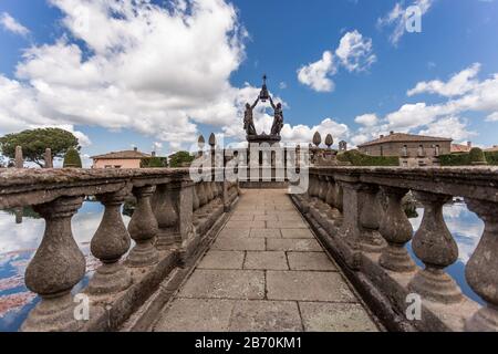 La fontaine de quatre Maures à Villa Lante, Villa Lante est un jardin Manneriste de surprise près de Viterbo, en Italie centrale, attribué à Jacopo Barozzi da Vignola. Banque D'Images