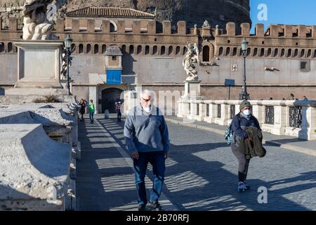 Rome, Italie - 11 mars 2020: La ville se vide de touristes et de personnes, les rues et les principaux lieux de la capitale restent désertés en raison de l'urgence sanitaire du coronavirus qui a affecté l'ensemble de l'Italie. Banque D'Images