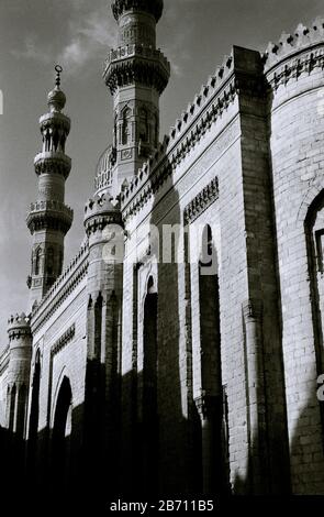 Photographie de voyage en noir et blanc - Mosquée et madrassa d'Al Rifai au Caire islamique dans la ville du Caire en Egypte en Afrique du Nord Moyen-Orient Banque D'Images