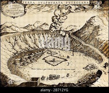 Une gravure historique montrant l'industrie italienne du soufre du XVIIe siècle dans le cratère du volcan Solfatara. (Solfatara di Pozzuoli tel qu'il est connu est situé à Pozzuoli, près de Naples. Il a éclaté pour la dernière fois en 1198 mais est considéré comme inactif plutôt que éteint. La région est bien connue pour son bradyséisme (augmentation et chute intermittentes de la surface du sol). Les vapeurs ont également été recherchées par les visiteurs à des fins médicales, un commerce qui provenait de l'époque romaine. L'alun et le Kaolin ont également été extraits dans le cratère par le passé. Banque D'Images