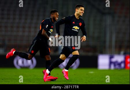 Andreas Pereira (à droite) de Manchester United célèbre son cinquième but du match de l'UEFA Europa League lors du match de 16 premières jambes à Linzer Stadion, Linz. Banque D'Images