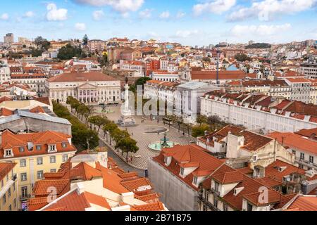 Lisbonne, Portugal - 2 mars 2020: Vue aérienne sur le toit de Lisbonne & Praca Dom Pedro IV Banque D'Images