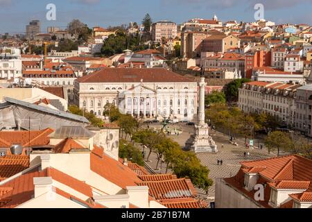 Lisbonne, Portugal - 2 mars 2020: Vue aérienne sur le toit de Lisbonne & Praca Dom Pedro IV Banque D'Images