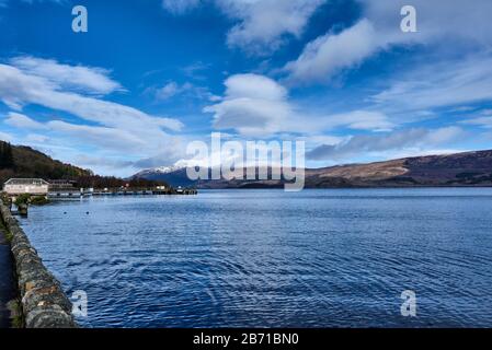 Ben Lomond vu de Luss, sur les rives du Loch Lomond, en Écosse Banque D'Images