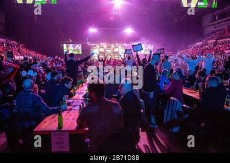 Liverpool, Royaume-Uni. 12 mars 2020. Professional Darts Corporation, Unibet Premier League Liverpool; Fans Joies Des Fléchettes À Liverpool Crédit: Action Plus Sports Images/Alay Live News Banque D'Images