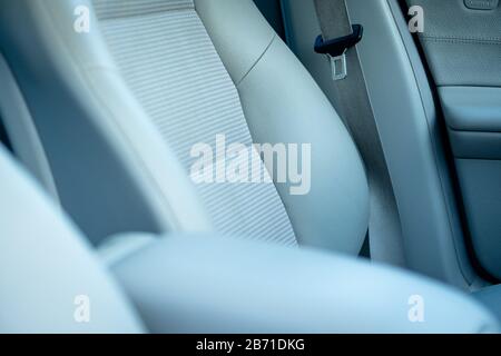 Design intérieur en cuir, sièges passager et conducteur, côté vue propre et angle Banque D'Images