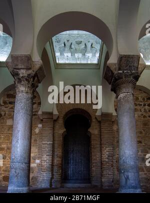 La Mosquée de Cristo de la Luz à Tolède, Espagne. Construite en 999, La Mosquée est un bel exemple d'architecture mauresque Banque D'Images