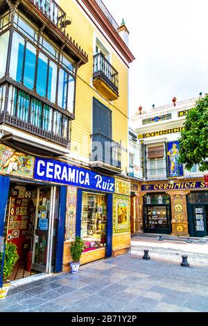 Quartier céramique à Triana célèbre pour ses tuiles azulejo, Séville, Andalousie, Espagne Banque D'Images