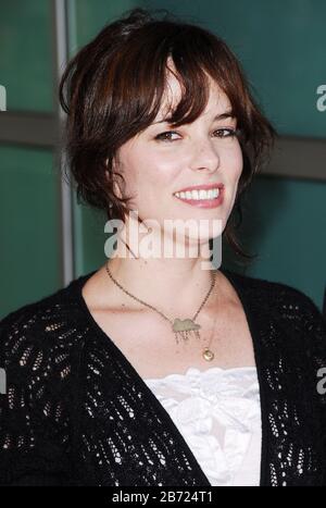 Parker Posey à la première mondiale de « The Lake House », tenue au Pacific Cinerama Dome à Hollywood, Californie. L'événement a eu lieu le mardi 13 juin 2006. Photo par: SBM / PictureLux - Tous droits réservés - référence de dossier # 33984-3897SBMPLX Banque D'Images