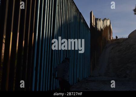 Frontière AMÉRICAINE sur Tijuana Baja California, le mur vue du Mexique Banque D'Images