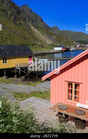 Cabanes de pêche (Rorbuer), Ballstad Village de pêcheurs, les îles Lofoten, Norvège, comté de Nordland Banque D'Images