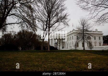 Washington, DC, États-Unis. 11 mars 2020. La photo prise le 11 mars 2020 montre la Maison Blanche à Washington, DC, aux États-Unis. Plusieurs monuments à Washington, DC, dont la Maison Blanche, ferment le public sur une épidémie de COVID-19 en cours dans la nation. Crédit: Ting Shen/Xinhua/Alay Live News Banque D'Images
