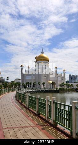 Bandar Seri Begawan, Brunei - 06 Mars 2020: Comment Aller À La Mosquée Sultan-Omar-Ali-Saifuddin Banque D'Images