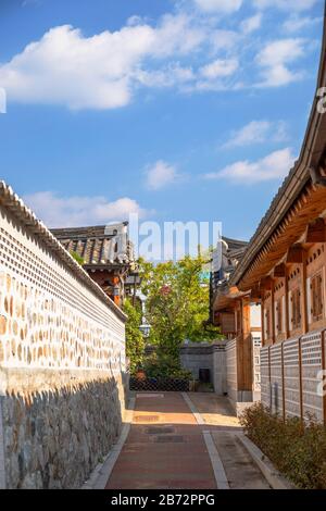 Maisons traditionnelles dans le village de Bukchon Hanok, Séoul, Corée du Sud Banque D'Images