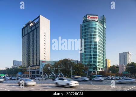 Trafic sur Teheran-ro Street, Gangnam-gu, Séoul, Corée du Sud Banque D'Images