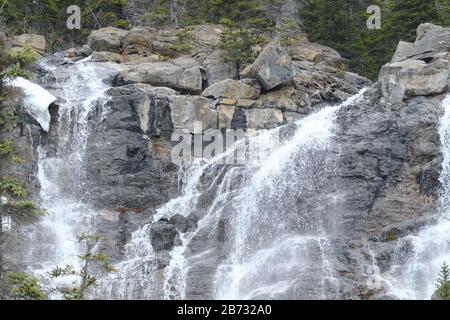 Chutes De Temben Creek Dans Le Parc National Jasper, Alberta, Canada. Banque D'Images