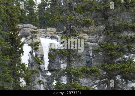 Chutes De Temben Creek Dans Le Parc National Jasper, Alberta, Canada. Banque D'Images