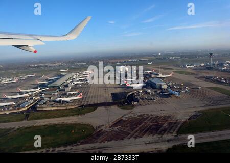 Vue Aérienne Du Terminal 5 De L'Aéroport D'Heathrow, Londres, Royaume-Uni, 06 Mars 2020, Photo De Richard Goldschmidt Banque D'Images