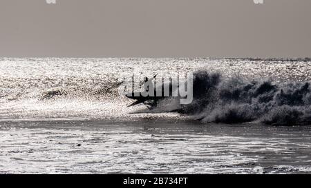 Surf à Tarafal, île de Santiago, Cabo Verde, Cap-Vert, îles vertes, océan Atlantique, île Volcano, Banque D'Images