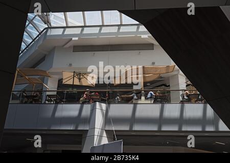 Café restaurant dans le gratte-ciel GranTorre à Santiago, au Chili Banque D'Images