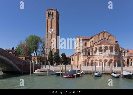 L'église vénitienne-byzantine de Santa Maria e San Donato et son clocher à pied. Murano, Province De Venise, Italie, Banque D'Images