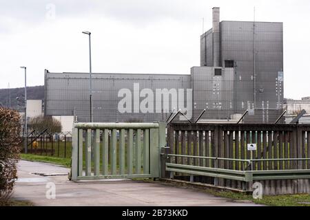 13 mars 2020, Rhénanie-du-Nord-Westphalie, Beverungen-Würgassen: Vue extérieure de l'ancienne centrale nucléaire de Würgassen. La Gesellschaft für Zwischenlagerung (BGZ) prévoit un centre logistique pour les déchets radioactifs de faible et intermédiaire pour le dépôt Konrad en Basse-Saxe sur le site de l'ancienne centrale nucléaire de Würgassen. Photo: Swen Pförtner/Dpa Banque D'Images