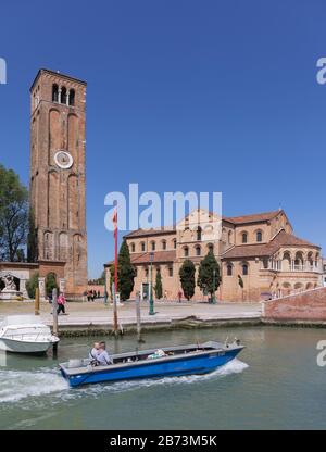 L'église vénitienne-byzantine de Santa Maria e San Donato et son clocher à pied. Murano, Province De Venise, Italie, Banque D'Images