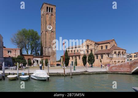 L'église vénitienne-byzantine de Santa Maria e San Donato et son clocher à pied. Murano, Province De Venise, Italie, Banque D'Images