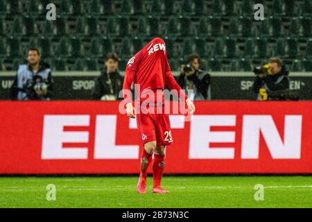 Jan THIELMANN (K) a tiré son maillot sur sa tête, frustré, frustré, frustré, déçu, déçu, déception, déception, triste, figure entière, geste, geste, football 1. Bundesliga, 21. Matchday, Borussia Monchengladbach (MG) - 1.FC Cologne (K) 2: 1, le 11 mars 2020 en Borussia Monchengladbach/Allemagne. | utilisation dans le monde entier Banque D'Images