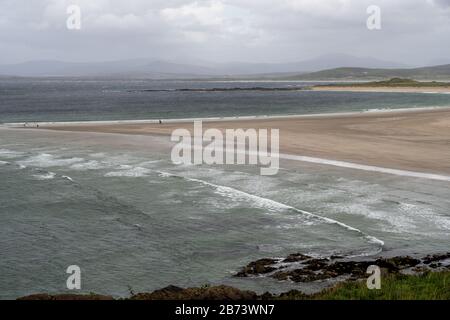 Plage sur la Wild Atlantic Way en Irlande Banque D'Images